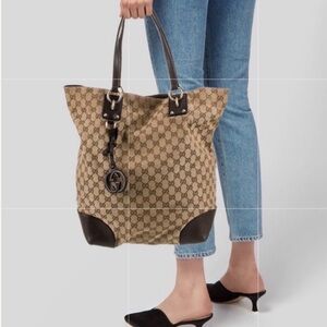 GUCCI TAN/BROWN CANVAS W/LEATHER GG TOTE & CHARM-EUC